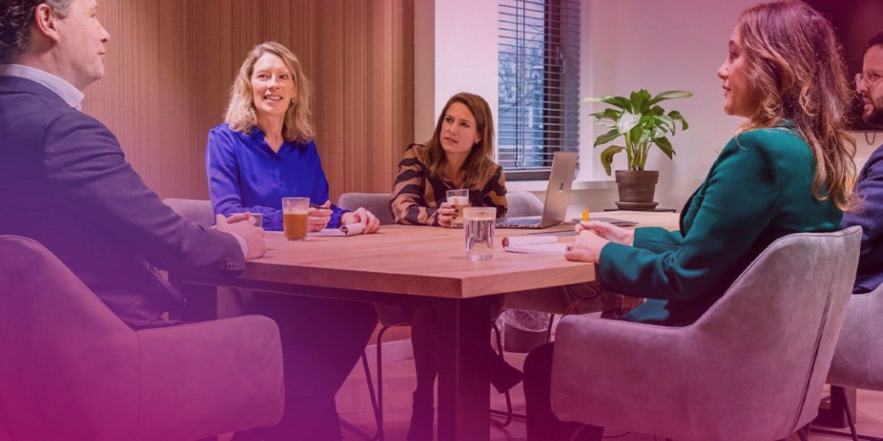 Black Red Bow Premium Gift Certificate-10